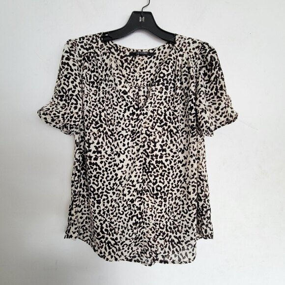 19 Cooper Tan Cheetah Leopard Animal Print V Neck Short Sleeve Blouse Size Small - Picture 1 of 11